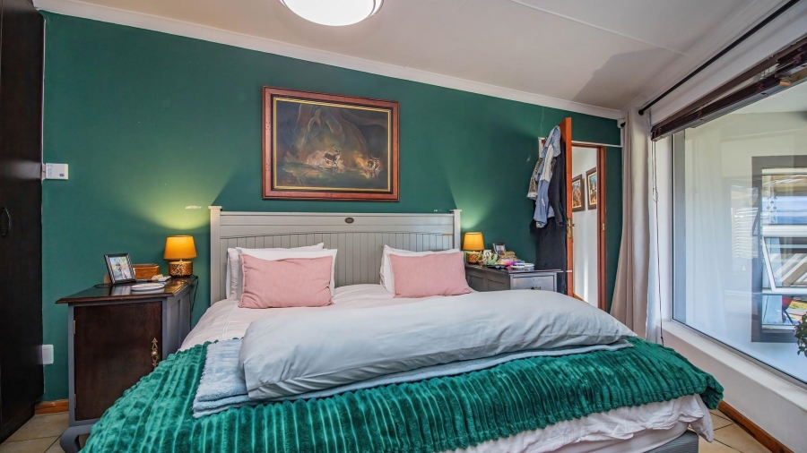 5 Bedroom Property for Sale in Fraaiuitsig Western Cape